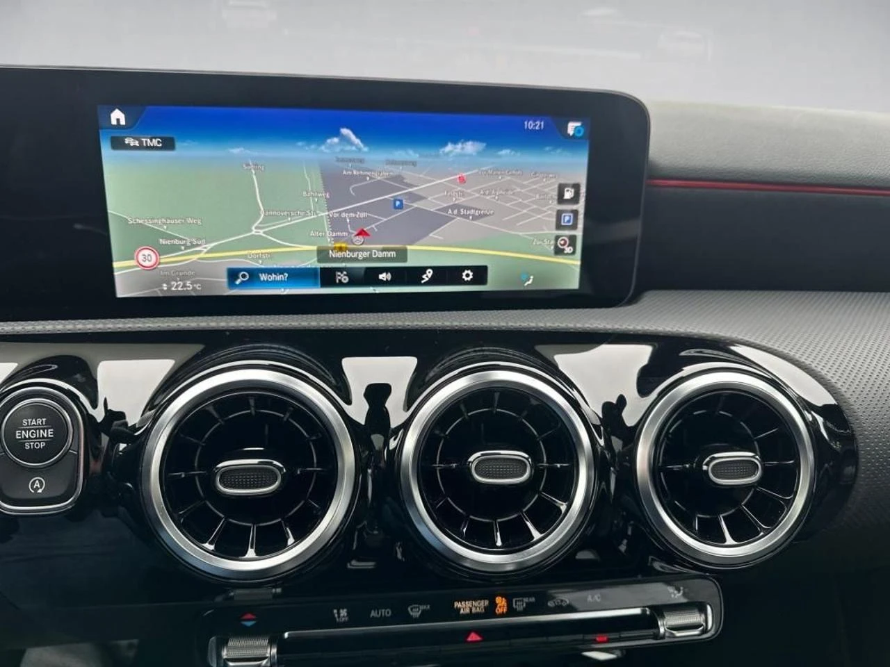 MERCEDES-BENZ A 200 d Premium AMG MBUX KAMERA - 10