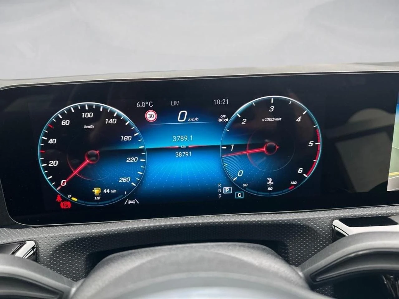 MERCEDES-BENZ A 200 d Premium AMG MBUX KAMERA - 11