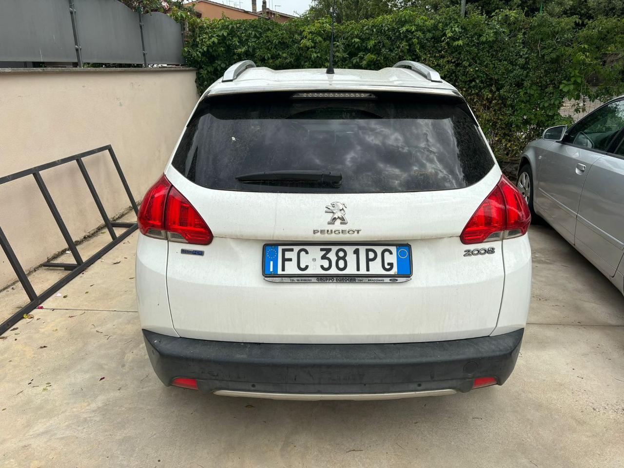 PEUGEOT 2008 BlueHDi 100 Allure - 3