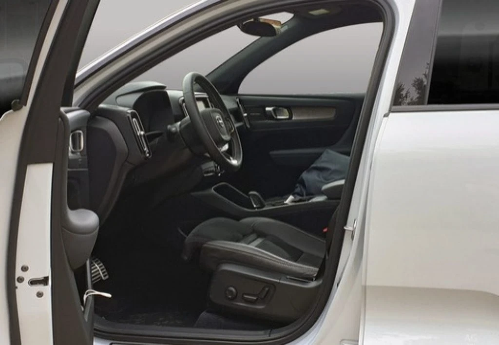 VOLVO XC40 2.0 B3 Core Auto - 5