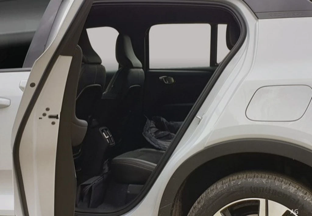 VOLVO XC40 2.0 B3 Core Auto - 6