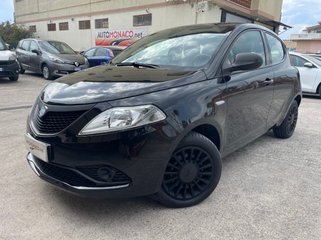 LANCIA Ypsilon 1.0 FireFly 5 porte S&S Hybrid Ecochic Silver Usato