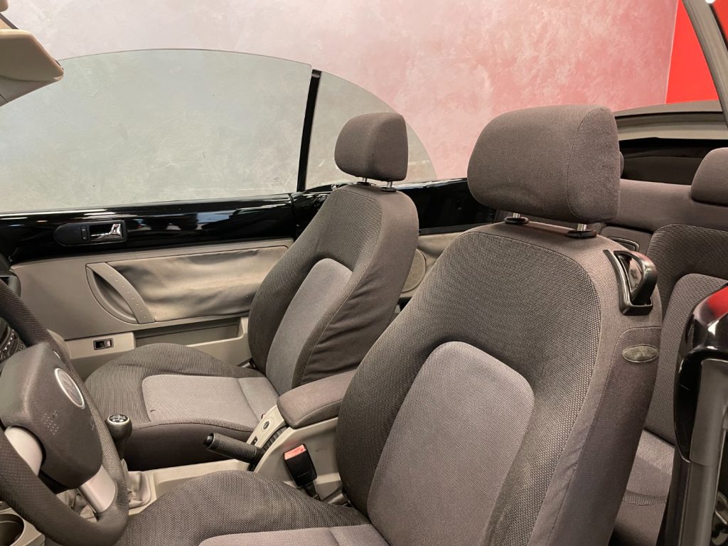 VOLKSWAGEN New Beetle 1.9 TDI 101CV CABRIO - 15