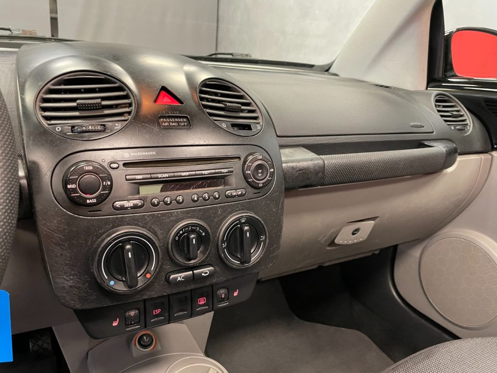 VOLKSWAGEN New Beetle 1.9 TDI 101CV CABRIO - 19