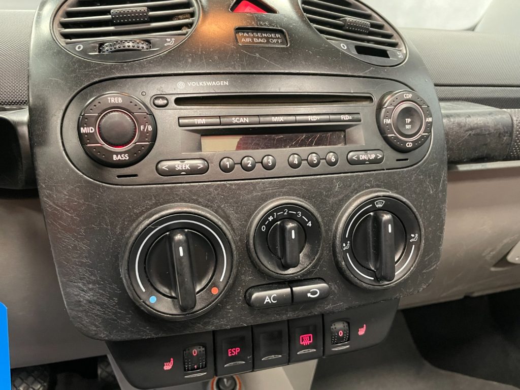 VOLKSWAGEN New Beetle 1.9 TDI 101CV CABRIO - 20