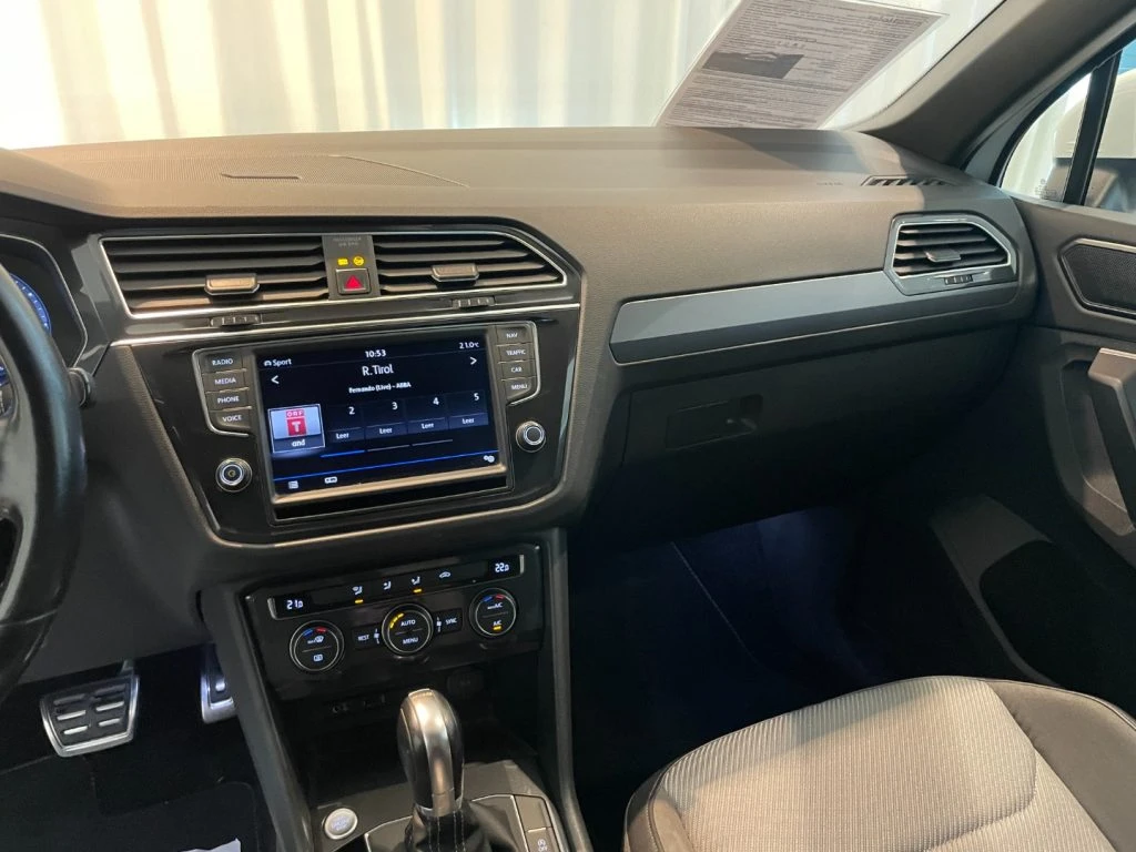 VOLKSWAGEN Tiguan 2.0 TDI DSG 4MOTION R-Line LED ACC Camera Navi - 8