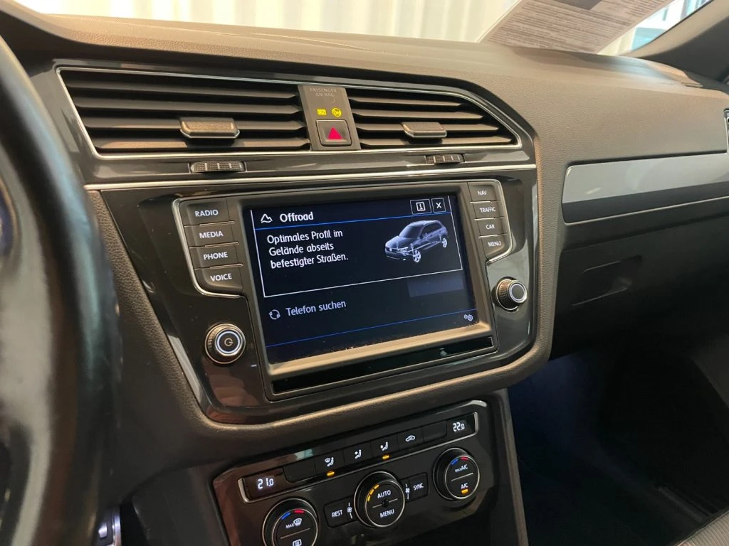VOLKSWAGEN Tiguan 2.0 TDI DSG 4MOTION R-Line LED ACC Camera Navi - 20