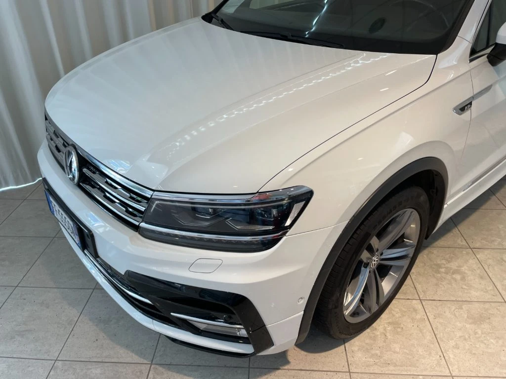 VOLKSWAGEN Tiguan 2.0 TDI DSG 4MOTION R-Line LED ACC Camera Navi - 22