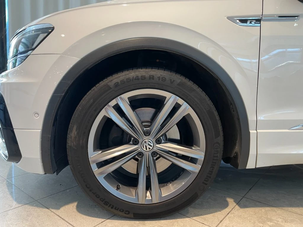VOLKSWAGEN Tiguan 2.0 TDI DSG 4MOTION R-Line LED ACC Camera Navi - 23