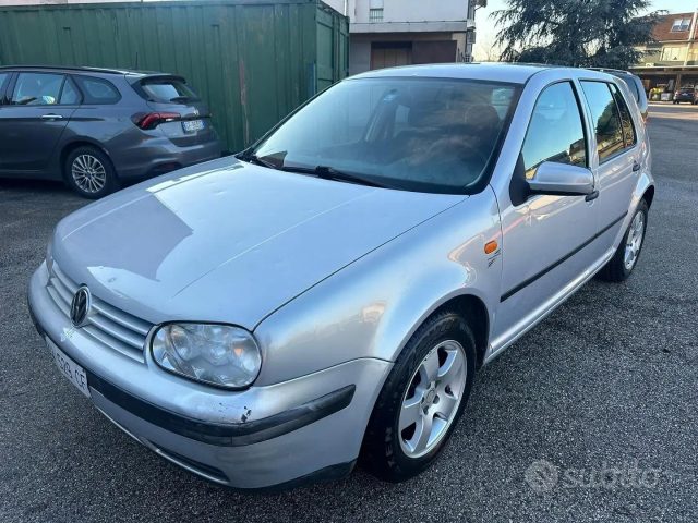 VOLKSWAGEN Golf 1.6 cat 5 porte Highline 