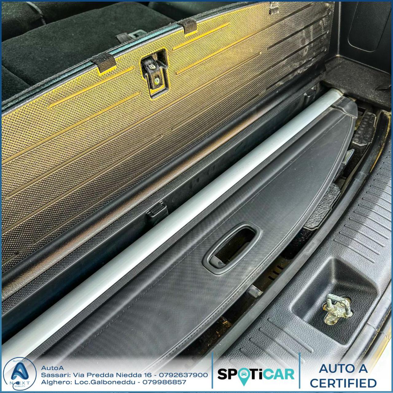 KIA Carens 1.7 CRDi 115 CV Class - 10