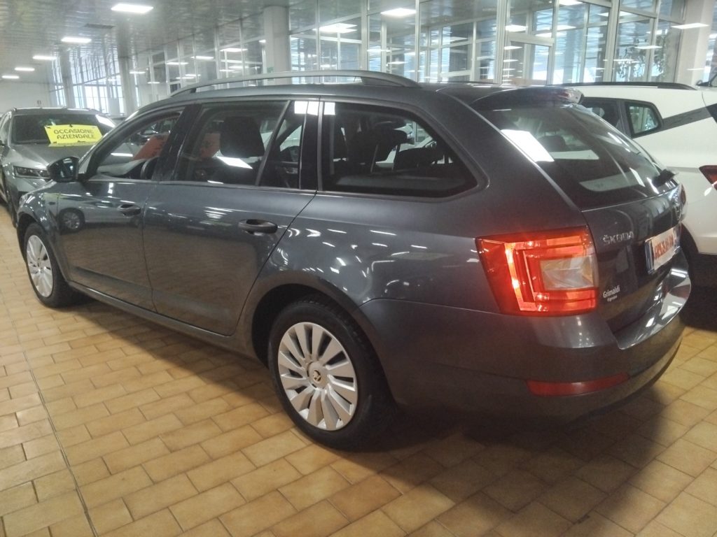 SKODA Octavia 1.6 TDI CR 90 CV Wagon Active - 4