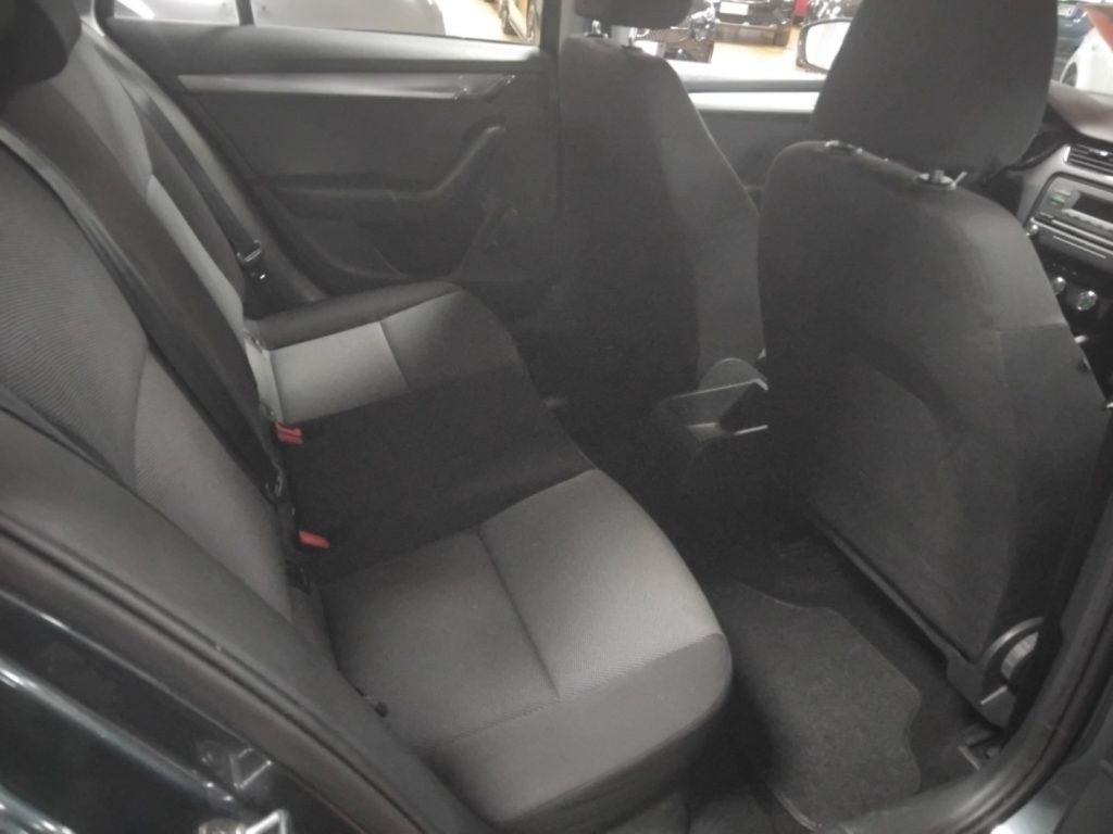 SKODA Octavia 1.6 TDI CR 90 CV Wagon Active - 9