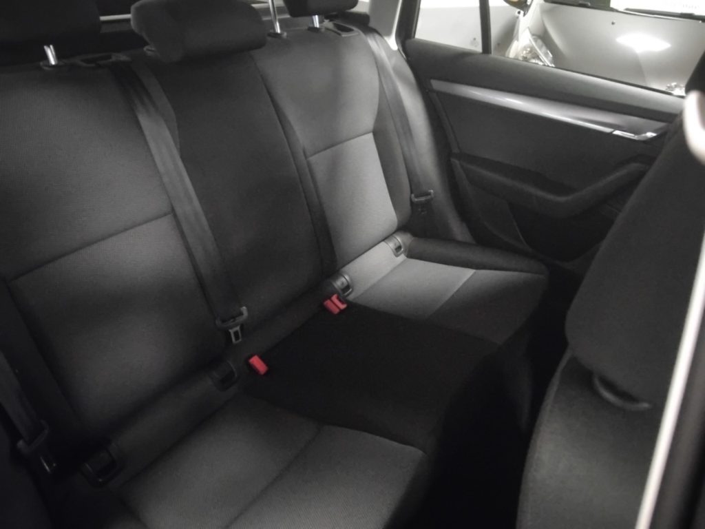 SKODA Octavia 1.6 TDI CR 90 CV Wagon Active - 10