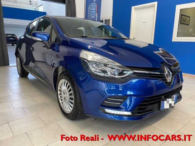 RENAULT Clio Blu pastello