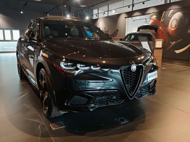 ALFA ROMEO Stelvio Nero metallizzato