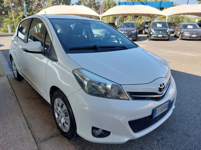 TOYOTA Yaris 1.0 5 porte Lounge Unico prop. Neopatentati 