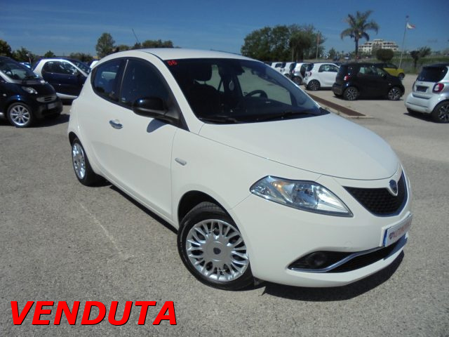 LANCIA Ypsilon Bianco pastello