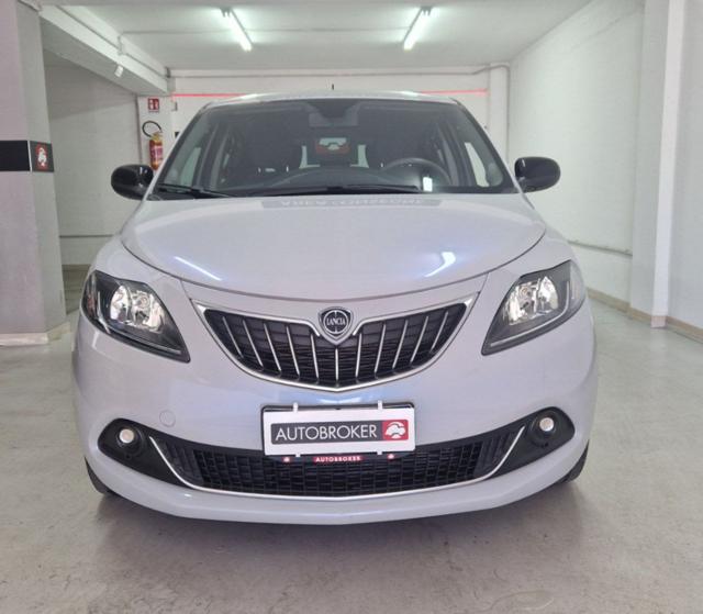 LANCIA Ypsilon Blu Tristano perlato