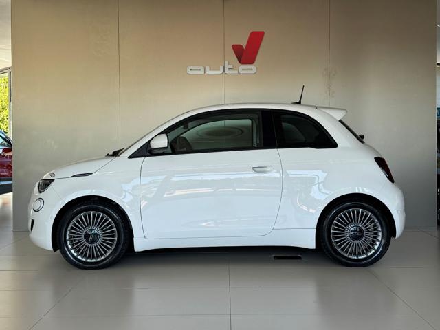 FIAT 500e Ice White pastello