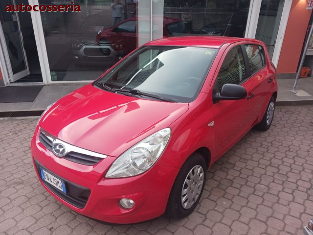 HYUNDAI i20 Rosso pastello