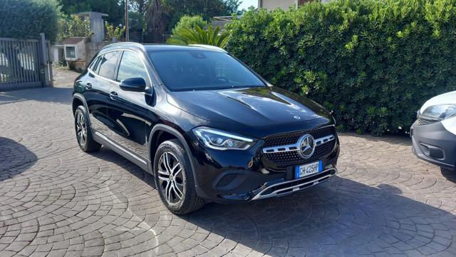 MERCEDES-BENZ GLA 180 Nero metallizzato