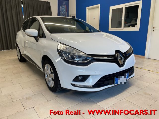 RENAULT Clio Bianco pastello