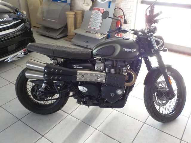 TRIUMPH Street Scrambler 900 Verde metallizzato