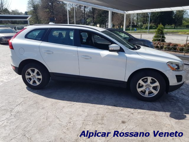 VOLVO XC60 Bianco pastello