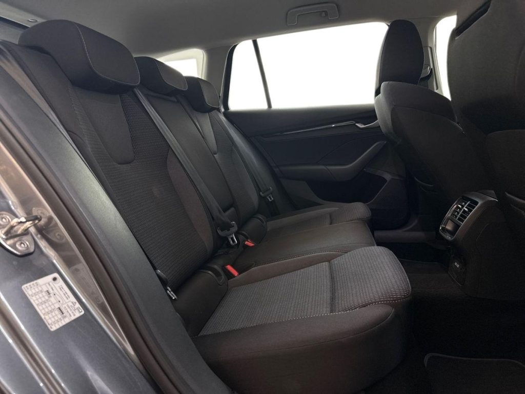 SKODA Octavia 2.0 TDI 150 CV DSG Wagon Executive - 11