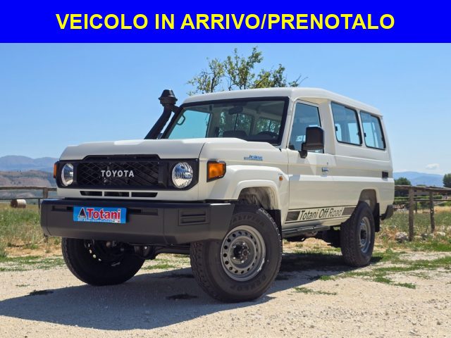 TOYOTA Land Cruiser Bianco pastello