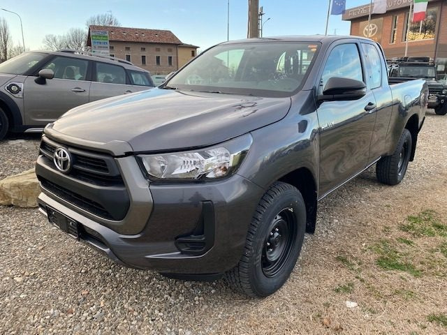 TOYOTA Hilux 2.4CC COMFORT EXTRACAB c/aut 