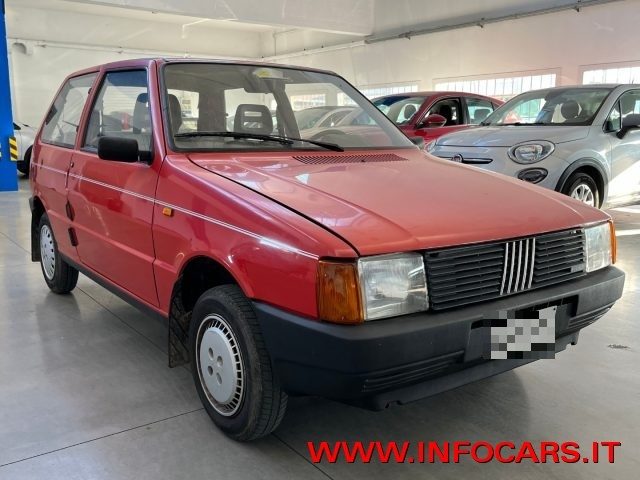 FIAT Uno Rosso pastello