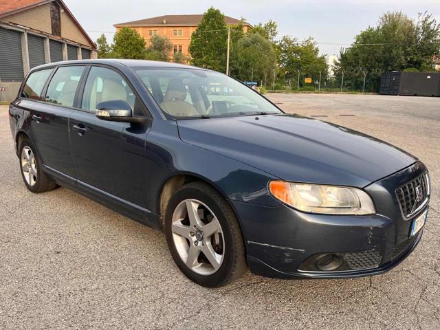 VOLVO V70 2.4 D5 AWD Summum 