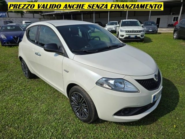 LANCIA Ypsilon Bianco pastello