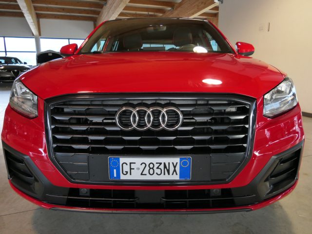 AUDI Q2 Rosso pastello