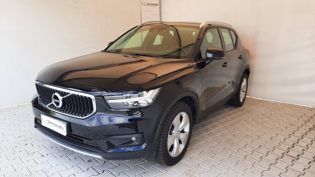 VOLVO XC40 T2 Momentum Pro 