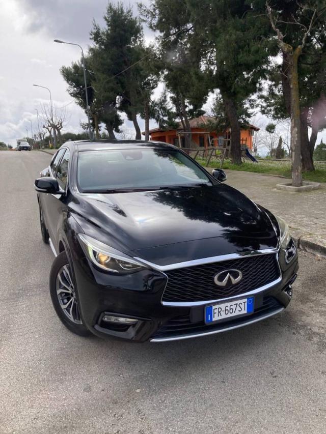 INFINITI Q30 Nero metallizzato