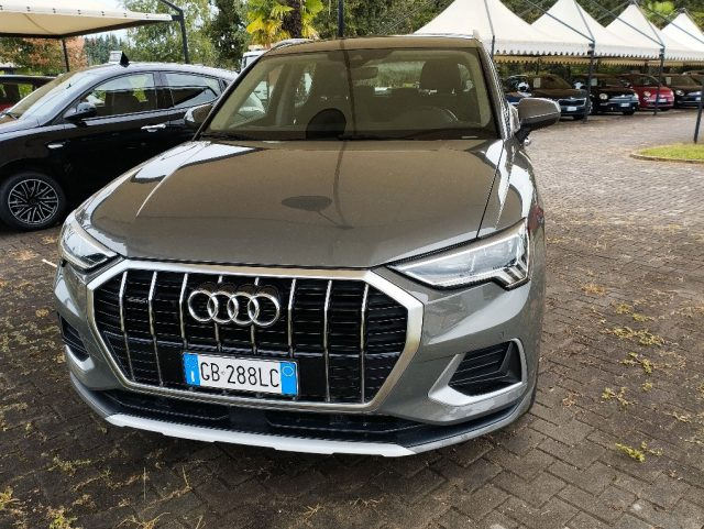 AUDI Q3 35 TDI quattro Business Advanced 