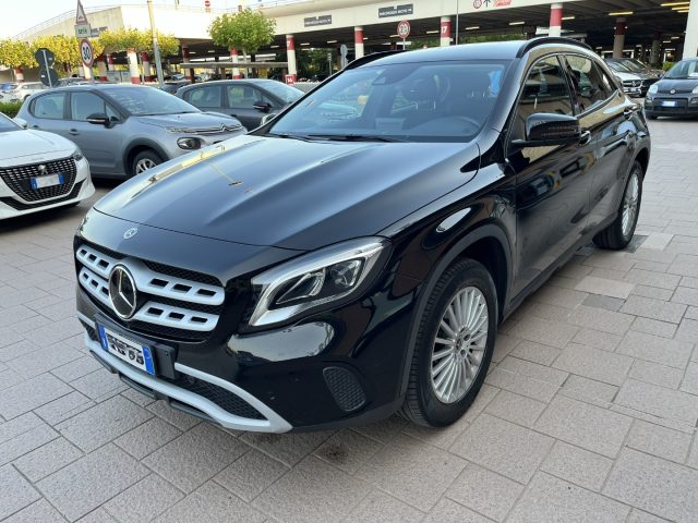 MERCEDES-BENZ GLA 220 d Automatic 4Matic Business 