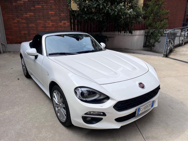 FIAT 124 Spider Bianco pastello