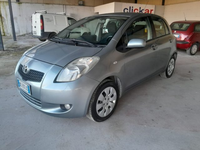 TOYOTA Yaris Grigio metallizzato