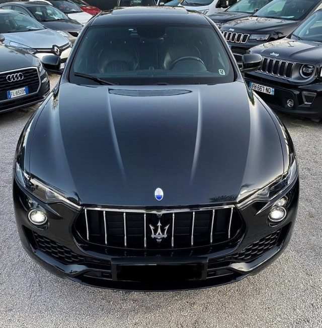 MASERATI Levante Nero metallizzato