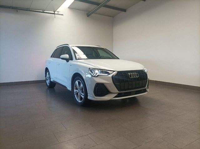 AUDI Q3 35 TFSI S tronic S line black  edition 