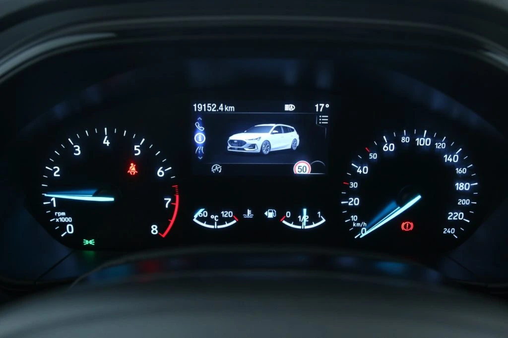FORD Focus 1.0 EcoBoost Hybrid 125 CV SW ST-Line - 12