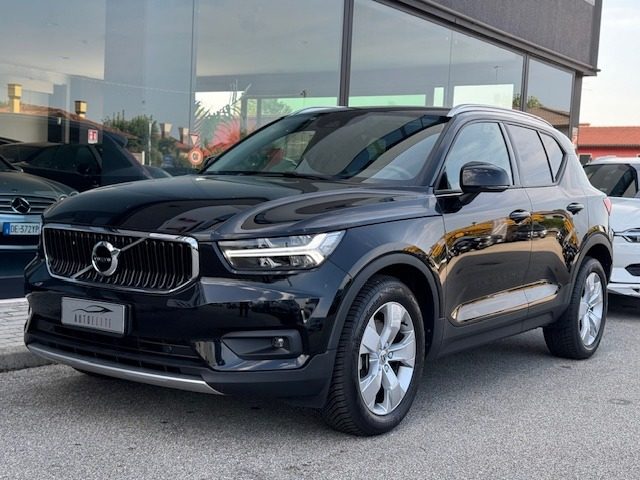 VOLVO XC40 B4 197CV AWD Geartronic Momentum Pro 