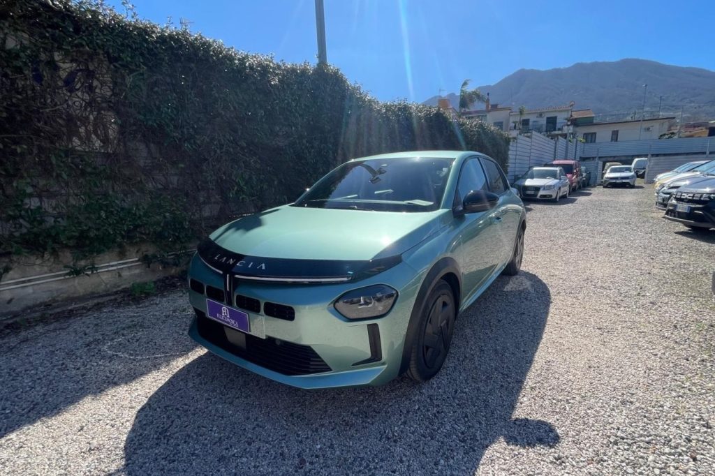 LANCIA Ypsilon Hybrid e-DCT - 13