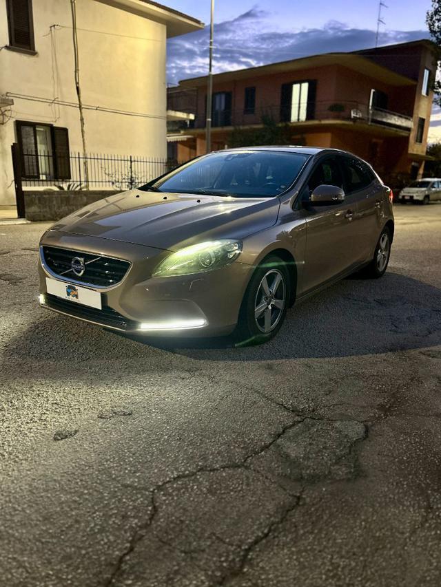 VOLVO V40 D2 1.6 Momentum 