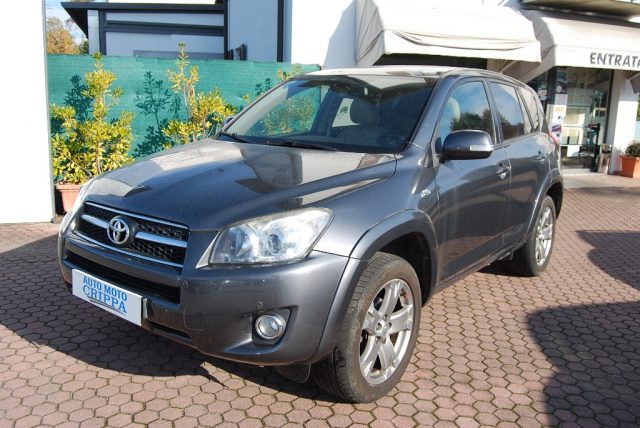 TOYOTA RAV 4 2.2 4x4 A/T 150CV LUXURY CON GANCIO TRAINO 