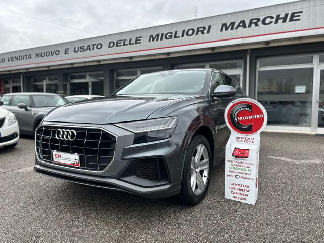 AUDI Q8 Grigio metallizzato